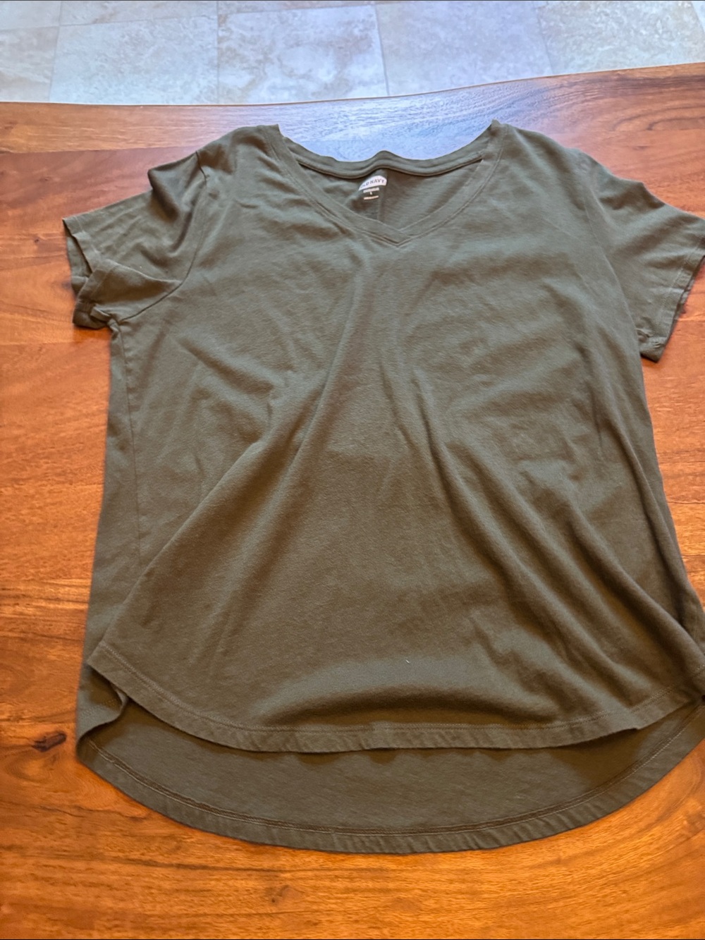 Old Navy V-Neck Women's Tee Lot (11) - Picture 8 of 9